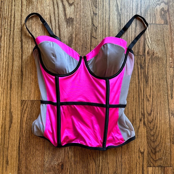 VS Corset - 36D - Picture 1 of 3